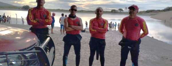 Mergulhadores do CBMCE resgatam corpo submerso na lagoa do Parnamirim