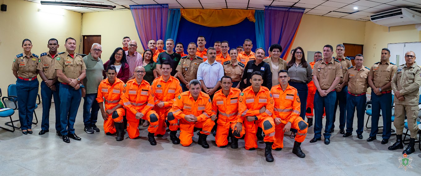 19 anos de vidas alheias e riquezas salvar! Bombeiros Militares de Baturité
