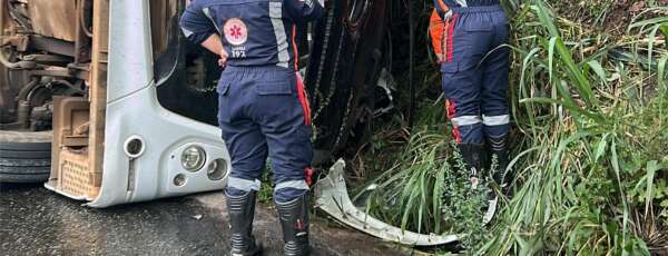 CBMCE atua em acidente de trânsito com vítima presa às ferragens