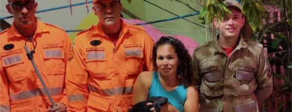 Guarda-vidas resgatam gata de espaço confinado em Jericoacoara