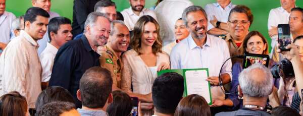 Governador assina ordem de serviço para novo Colégio dos Bombeiros