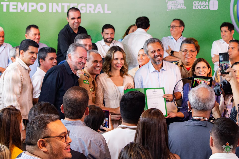 Governador assina ordem de serviço para novo Colégio dos Bombeiros