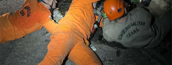CBMCE resgata condutor com vida após grave acidente de trânsito na CE 469, em Crateús