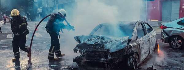 https://www.bombeiros.ce.gov.br/2025/07/19/corpo-de-bombeiros-apaga-incendio-de-veiculo-apos-colisao/