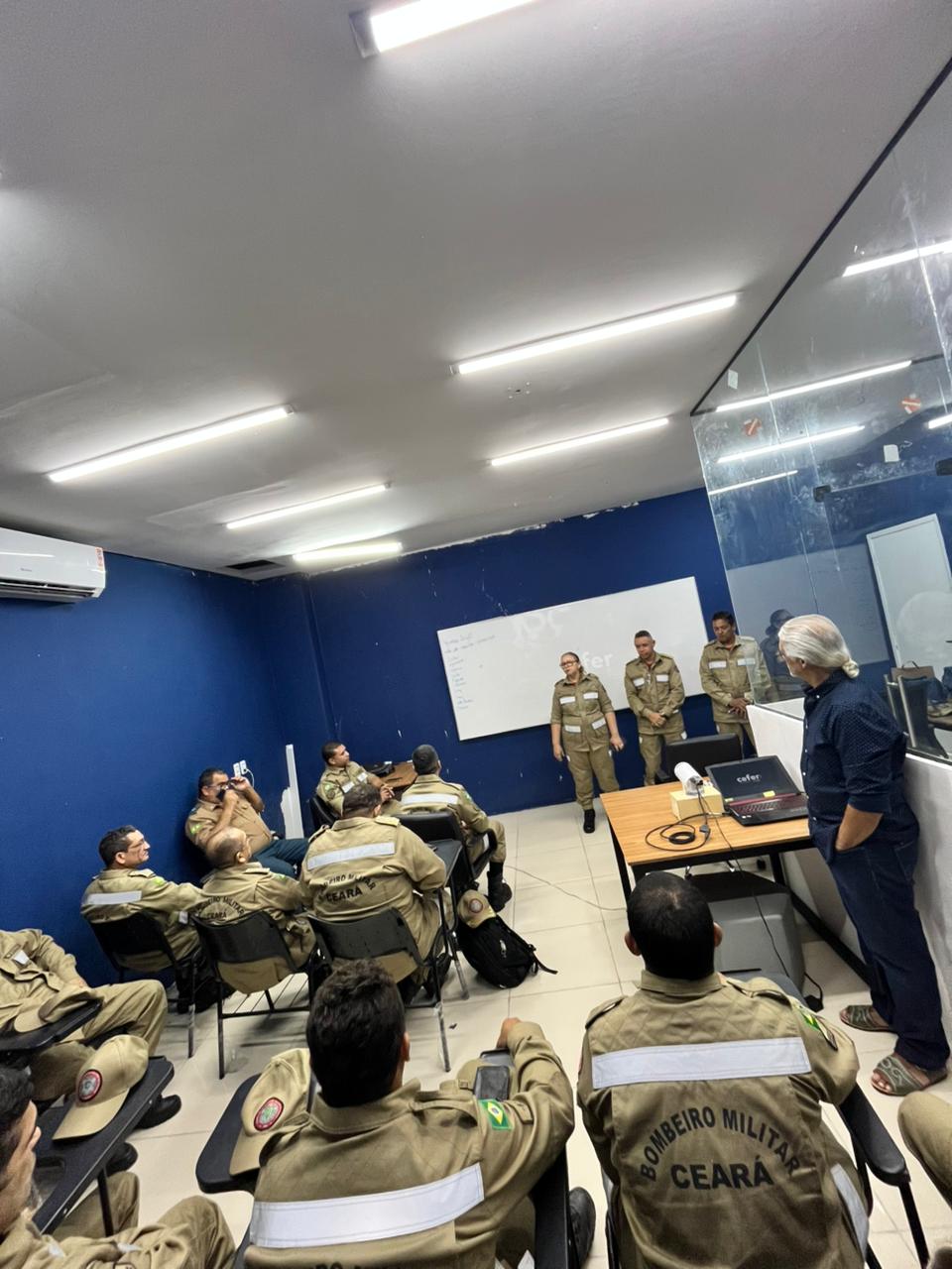 WhatsApp-Image-2025-11-27-at-14.11.43-2 3ªCia/2ºBBM realiza instrução sobre procedimentos de emergência em sistemas fotovoltaicos