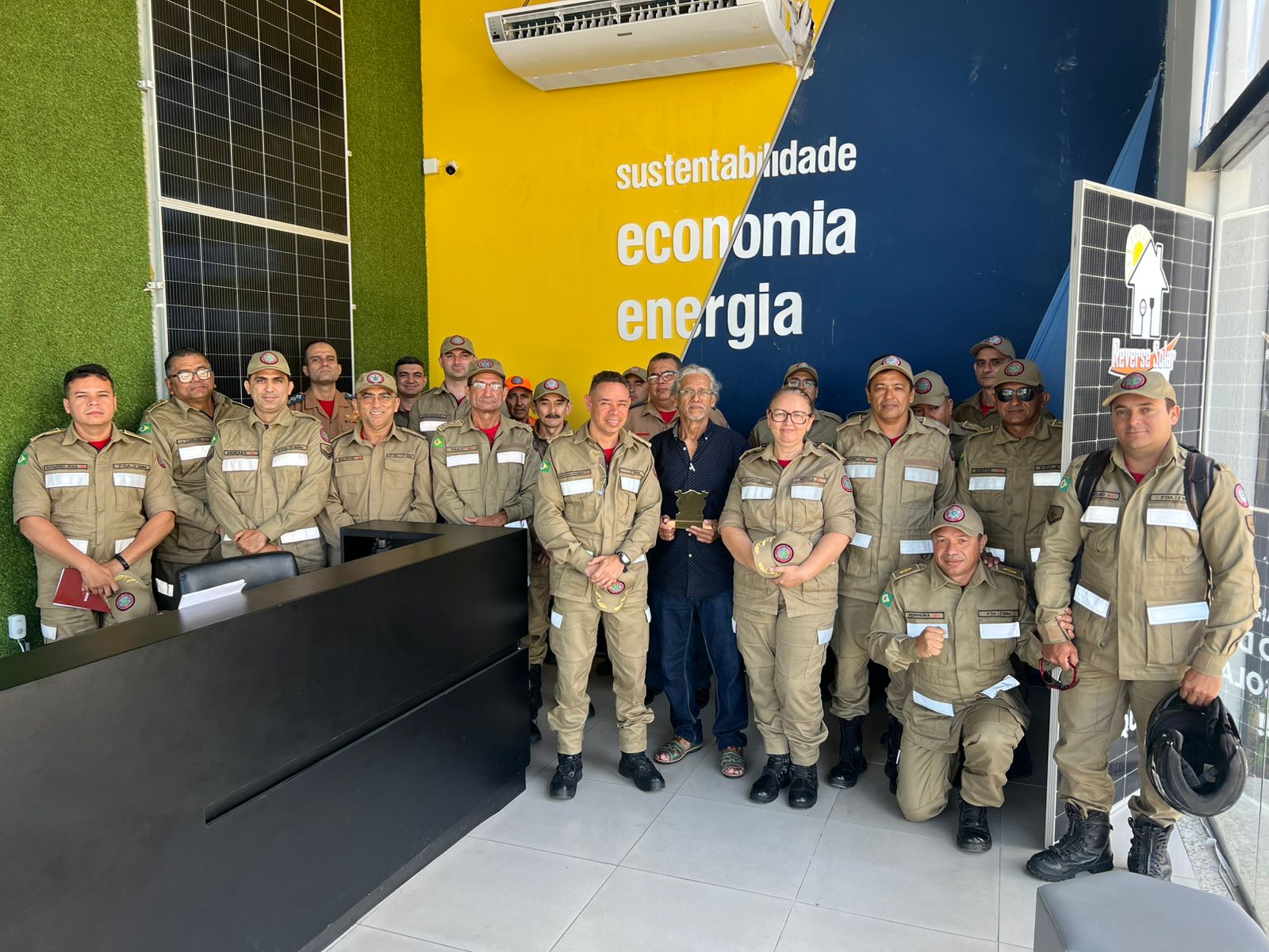 3ªCia/2ºBBM realiza instrução sobre procedimentos de emergência em sistemas fotovoltaicos