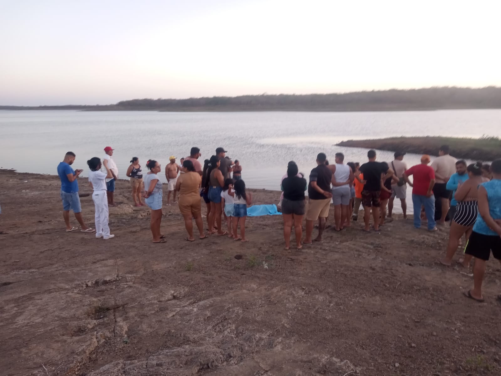 Mergulhadores do Corpo de Bombeiros resgatam corpo submerso em Itaitinga