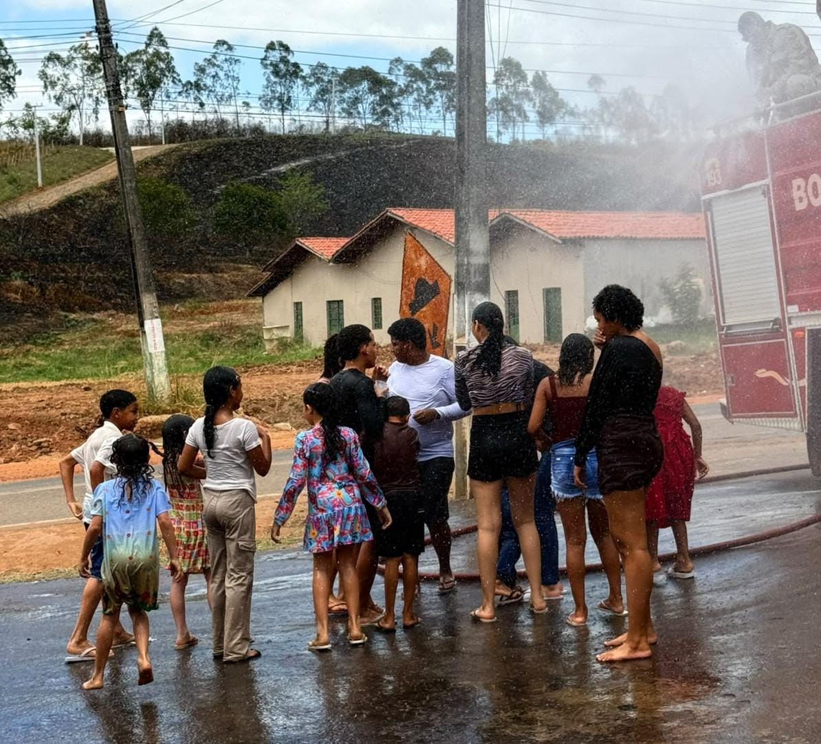 Bombeiros Militares de Baturité promovem dia das crianças
