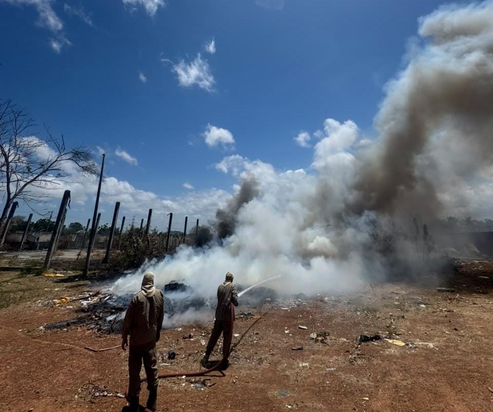 Reforço operacional do Cisp combate incêndio em monturo no Passaré