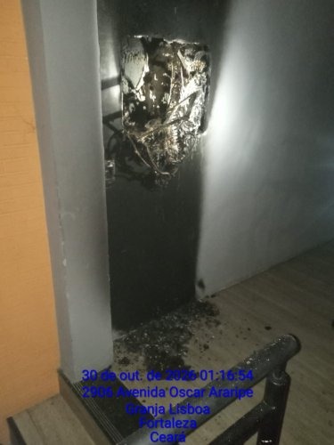 incêndio em edificação comercial